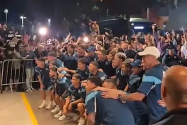 
				Torcida do Racing recebe time com festa no Rio para jogo contra o Flamengo
			
			