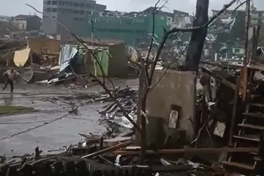 
				Tornado destrói cidade no Paraná, deixa 5 mortos e centenas de feridos

			