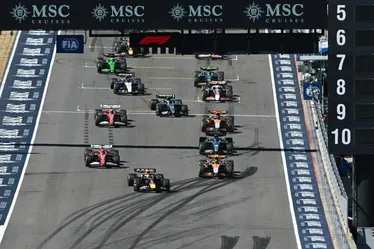 
				Verstappen domina GP dos EUA de F1 e se aproxima do título; Bortoleto é 18º
			
			