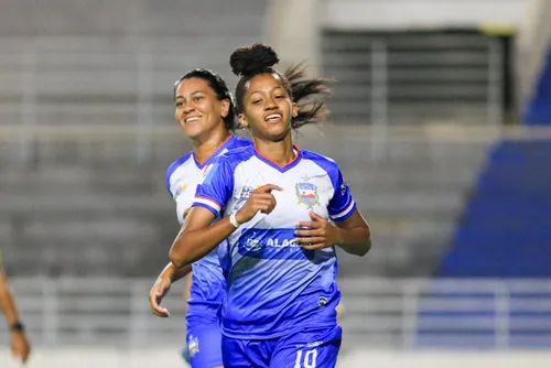 
				Alagoas amassa o Ceará e vai enfrentar Sergipe na final da Copa Rainha Marta
			
			