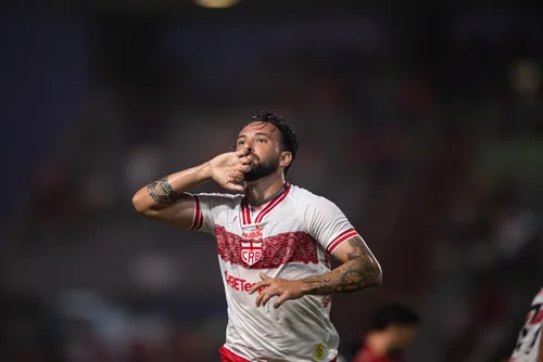 
				Autor de gol do CRB contra o Atlético-GO já foi camisa 10 do Coritiba
			
			