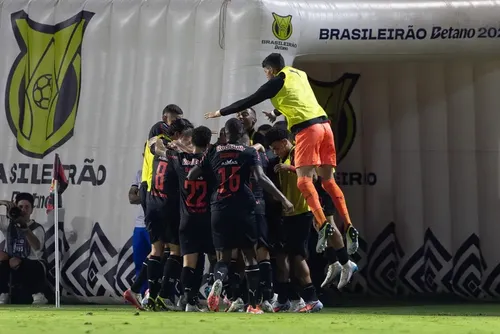 
				Bragantino é superior e vence o Atlético-MG em jogo adiantado do Brasileirão
			
			