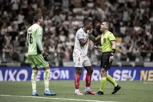 
				Ceni detona VAR de Atlético-MG x Bahia: 'O que vai acontecer com ele?'
			
			