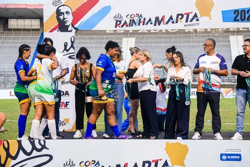 
				Com raça, Alagoas goleia Sergipe e é campeã da Copa Rainha Marta Nordeste: 3 a 0
			
			