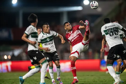 
				Coritiba x CRB: jogo decisivo no Couto Pereira pode definir futuro das equipes
			
			