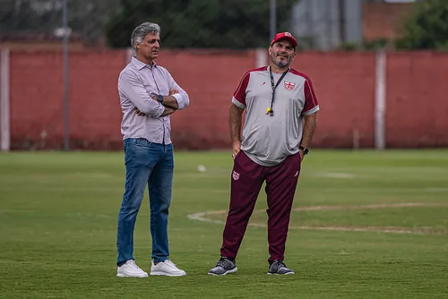 
				E agora, Barroca? Trabalho no CRB vira modelo na Série B e atrai olhares para 2026
			
			