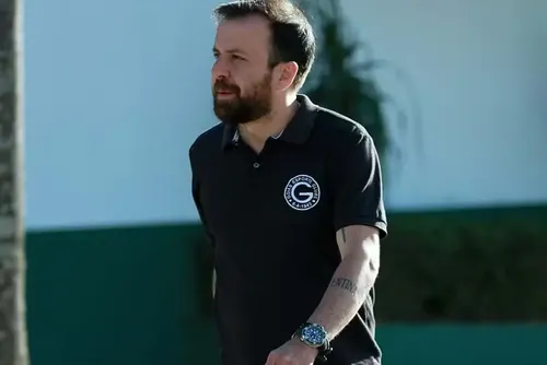 
				Em crise, Goiás demite técnico e diretor de futebol na reta final da Série B
			
			