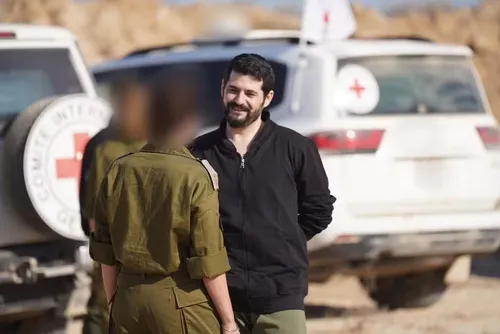 
				Israel divulga as primeiras imagens dos libertados
			
			