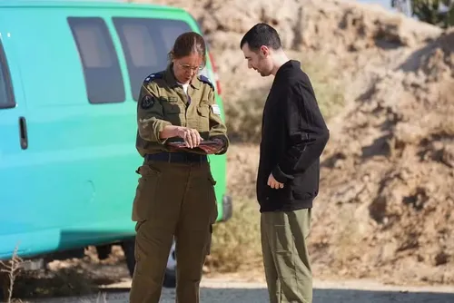 
				Israel divulga as primeiras imagens dos libertados
			
			
