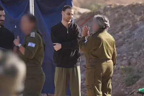 
				Israel divulga as primeiras imagens dos libertados
			
			