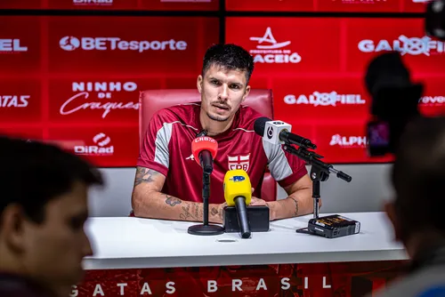 
				Léo Campos desconversa rumores sobre transferências: "Estou focado em ajudar o CRB"
			
			