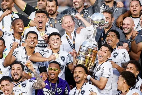 
				Relembre como foram as seis finais de Libertadores entre clubes brasileiros
			
			