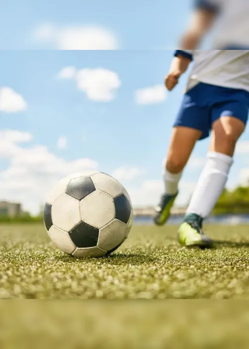 
				Adolescente esfaqueia técnico de escolinha de futebol e denuncia assédio em Maceió
			
			