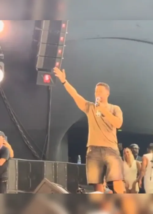 
				Carlinhos Maia é vaiado durante show da Claudia Leitte em Aracaju
			
			