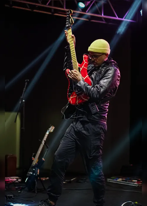 
				Com técnica invertida, músico de Alagoas conquista o Guitarra de Ouro em Arapiraca
			
			