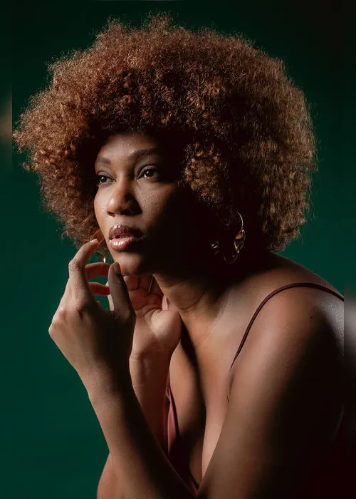 
				Entre o mar e a terra, Luedji Luna fala sobre novos álbuns e show no Festival Carambola
			
			