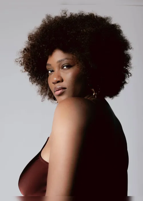 
				Entre o mar e a terra, Luedji Luna fala sobre novos álbuns e show no Festival Carambola
			
			