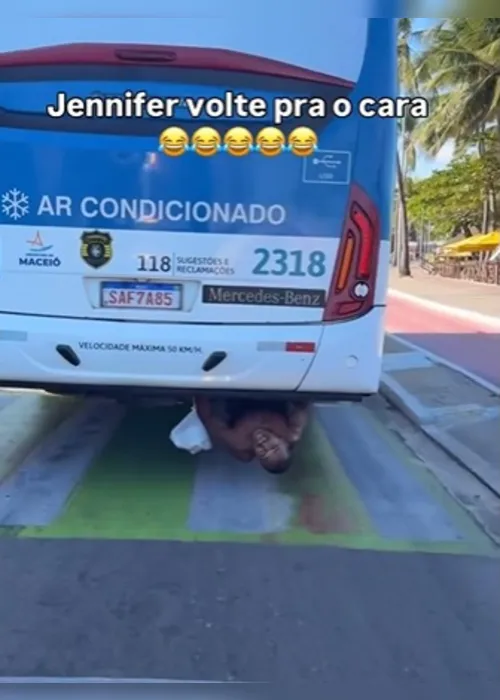 
				"Jennifer, eu te amo": homem se pendura em ônibus de Maceió e vídeo viraliza nas redes
			
			