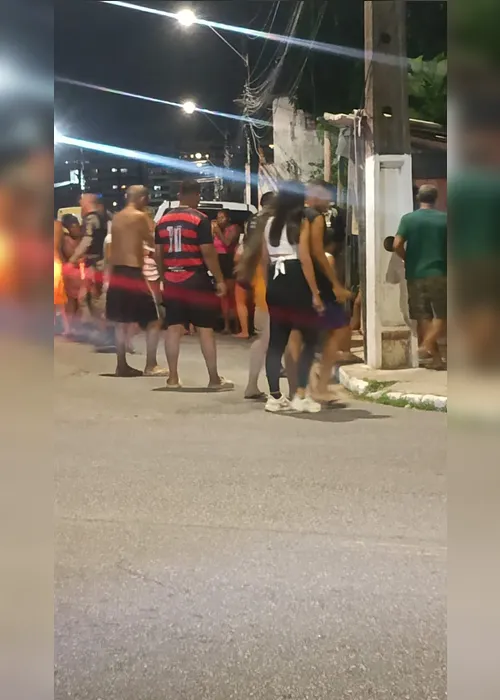 
				Mulher é baleada no Jacintinho e irmã aponta possível motivação ligada ao tráfico
			
			