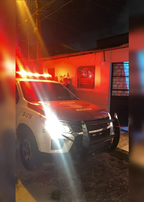 
				Mulher é encontrada morta e despida dentro de casa no Santos Dumont
			
			