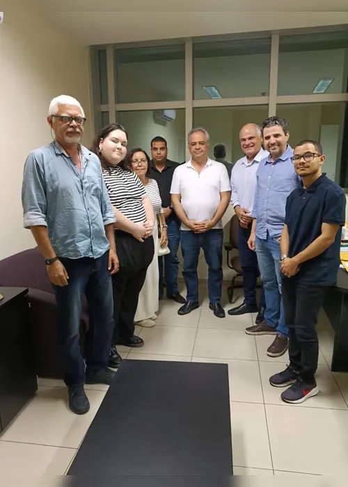 
				No Dia do Professor, Silvio Camelo se reúne com reitor e representantes da Uneal para discutir novo campus em Maceió
			
			