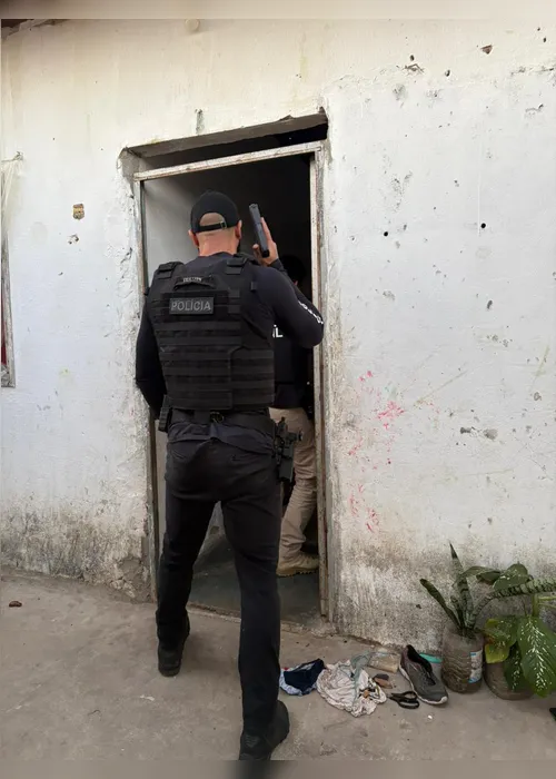 
				Operação cumpre 14 mandados e mira facção do PCC no Agreste de AL

			