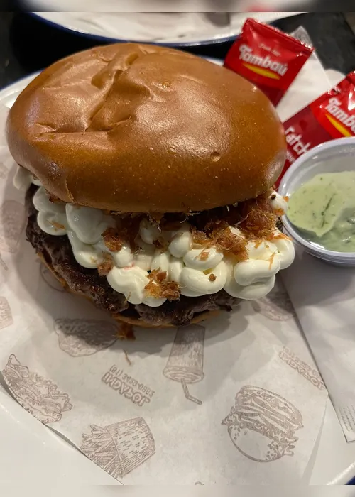 
				Um verdadeiro clássico artesanal: Sr. D Burger e o sabor que conquista Maceió
			
			
