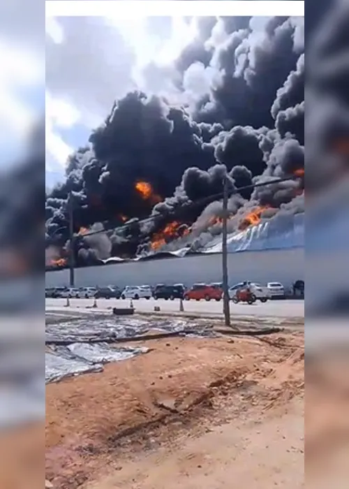 
				Veja vídeos de incêndio de grandes proporções em fábrica de plástico em Maceió
			
			
