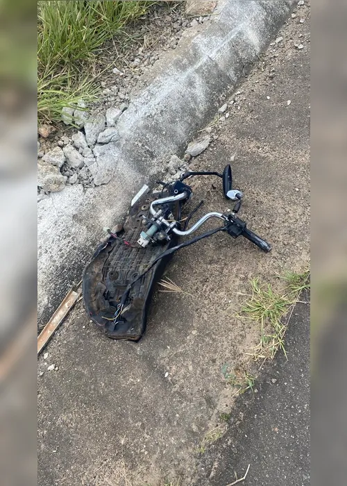 
				Vídeo: jovem morre após colidir moto com caçamba em Arapiraca
			
			
