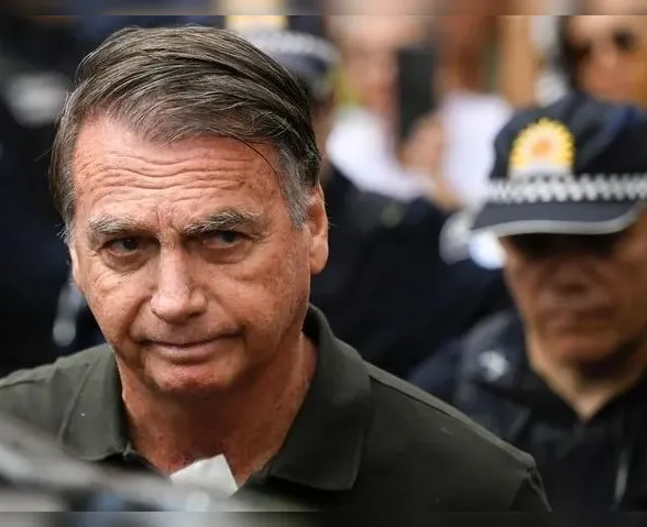 Bolsonaro entra em semana decisiva sobre manutenção de domiciliar