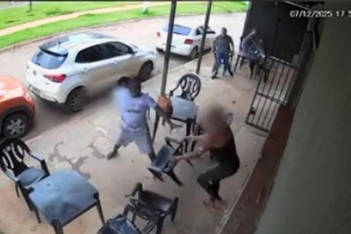 Homem esfaqueia travesti pelas costas em bar no Entorno