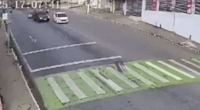 Perseguição policial cinematográfica termina com batida e dois presos na Jatiúca