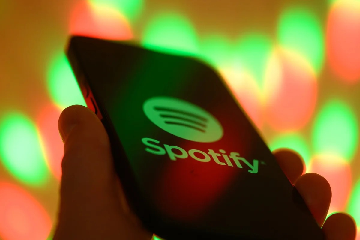 Saiba qual música “das antigas” foi a mais ouvida no Brasil em 2025