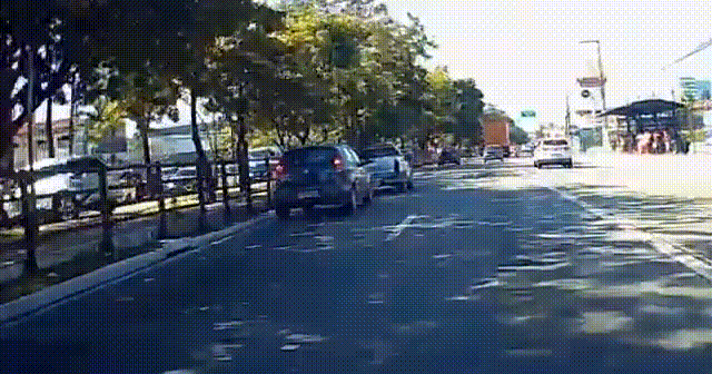 Vídeo mostra momento em que carro desgovernado invade canteiro da Av. Fernandes Lima