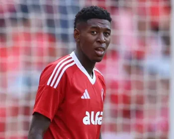 Internacional 'fura' Flamengo e anuncia transferência de Vitão