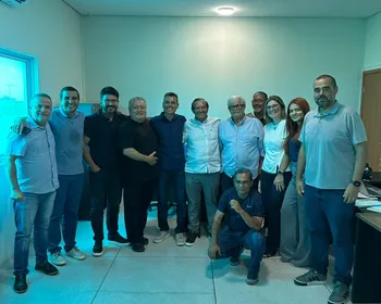 Rafael Tenório visita CT do CSA e acompanha atividades do elenco