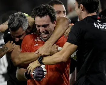 Vasco bate o Fluminense nos pênaltis e volta à final da Copa do Brasil após 14 anos