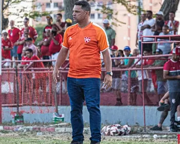 Após derrota, Penedense demite Alyson Dantas e oficializa retorno do técnico Bebeto Moraes