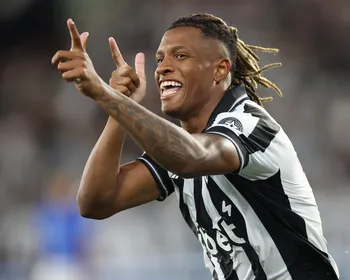 Botafogo goleia Cruzeiro com show de Danilo pelo Brasileirão