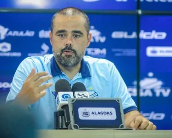 Carlos Bonatelli analisa confronto do CSA contra o Joinville: "Tradicional e elenco forte"