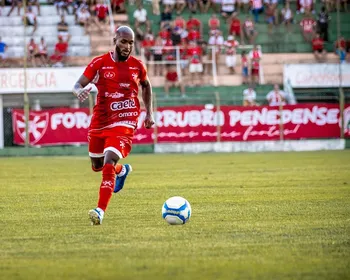 Coruripe e Penedense se enfrentam em duelo contra o rebaixamento no Alagoano