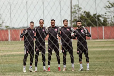 
				Com elenco definido e mercado ativo, CRB inicia pré-temporada para 2026
			
			