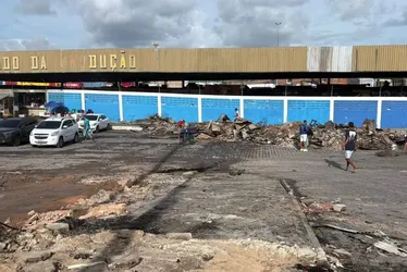 
				Comerciantes que perderam tudo no Mercado da Produção pedem ajuda para recomeçar
			
			