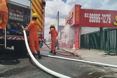 
				Incêndio atinge loja de fogos em área movimentada de Arapiraca

			