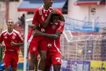 
				Internacional é dominante, vence o CSE por 3 a 0 e encaminha classificação
			
			