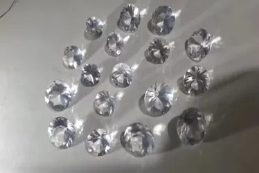 
				Policiais militares são presos por roubo de R$ 15 milhões em diamantes
			
			