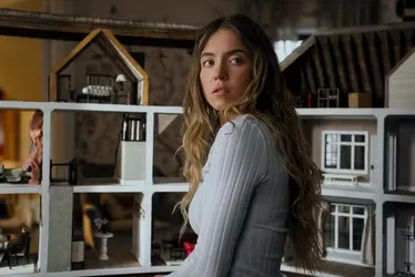 
				Sydney Sweeney revela se seus seios são naturais durante teste de polígrafo
			
			