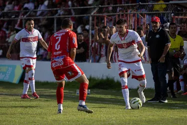 
				CRB vence Penedense, no Alfredo Leahy, e assume a liderança do Alagoano: 1 a 0
			
			