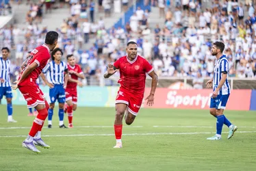 
				Em Clássico das Multidões frenético, CSA e CRB ficam no empate por 1 a 1

			