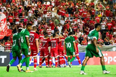 
				Em jogo de cinco gols, CRB vence Murici de virada, fechando a 2ª rodada do Alagoano: 3 a 2

			